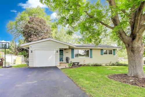 2906 Killarney Dr, Cary, IL, 60013-1534 | Card Image