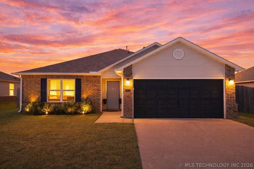 1240 Richmond St, Broken Arrow, OK, 74012-5710 | Card Image