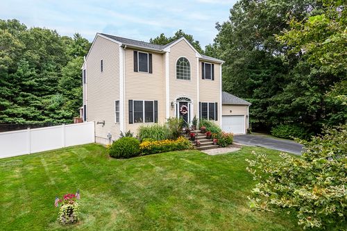 19 Audubon Ln, Hope, RI, 02831-1628 | Card Image
