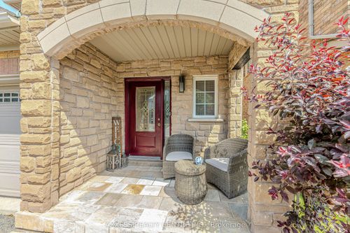 72 Beaverbrook Cres, Maple, ON, L6A3T3 | Card Image