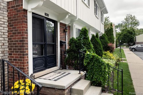1863 Newporte Ct, Royal Oak, MI, 48073-1214 | Card Image
