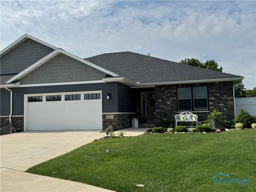825 Old School Dr, Napoleon, OH, 43545-1229 | Card Image