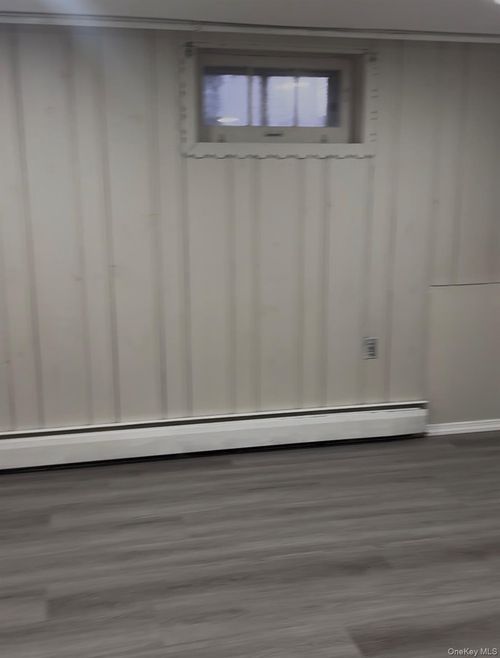 92 Lawrence St, Farmingdale, NY, 11735-3018 | Card Image