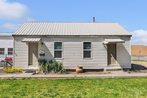 317 Idaho St, Gooding, ID, 83330-1043 | Card Image
