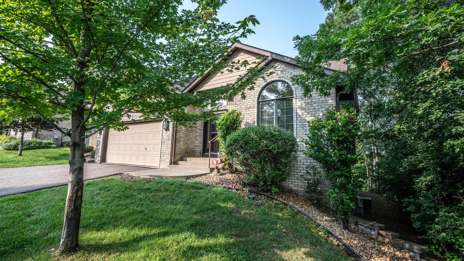 Huntington Dr, Saint Paul, MN 55124