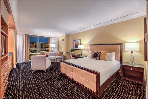 unit-1828-2000 N Fashion Show Dr, Las Vegas, NV, 89109-1958 | Card Image