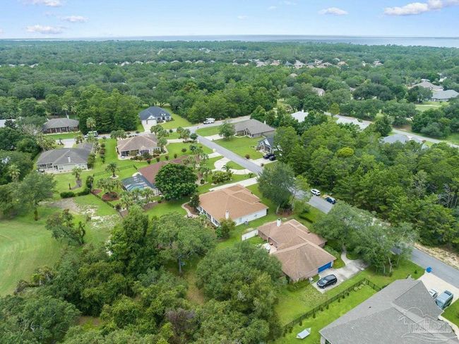 7008 Turnberry Cir, House other with 4 bedrooms, 2 bathrooms and 3 parking in Navarre FL | Image 66