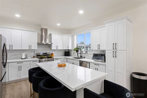 10615 2nd Pl Sw, Seattle, WA, 98146-2333 | Card Image