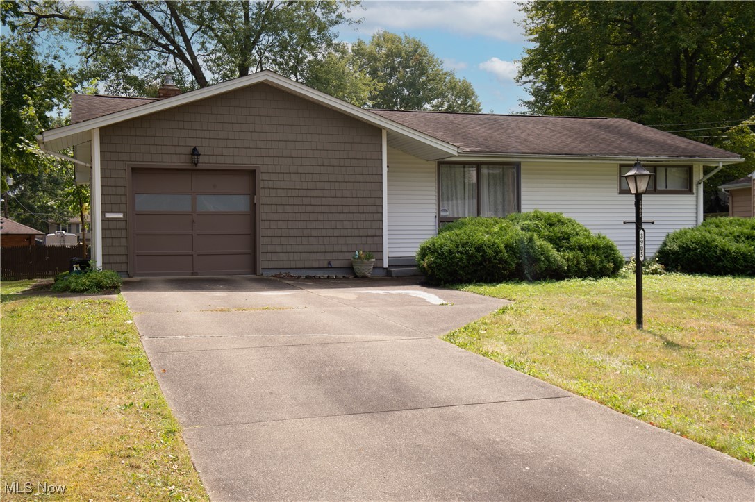 Monaca Ave, Youngstown, OH 44511