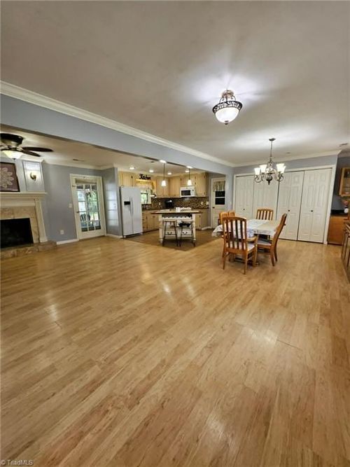214 Mountainbrook Dr, King, NC, 27021-9789 | Card Image