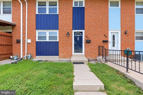 863 E Kings Ct, YORK, PA, 17403-1729 | Card Image