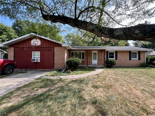 111 Magnolia Dr, Villa Grove, IL, 61956-1611 | Card Image