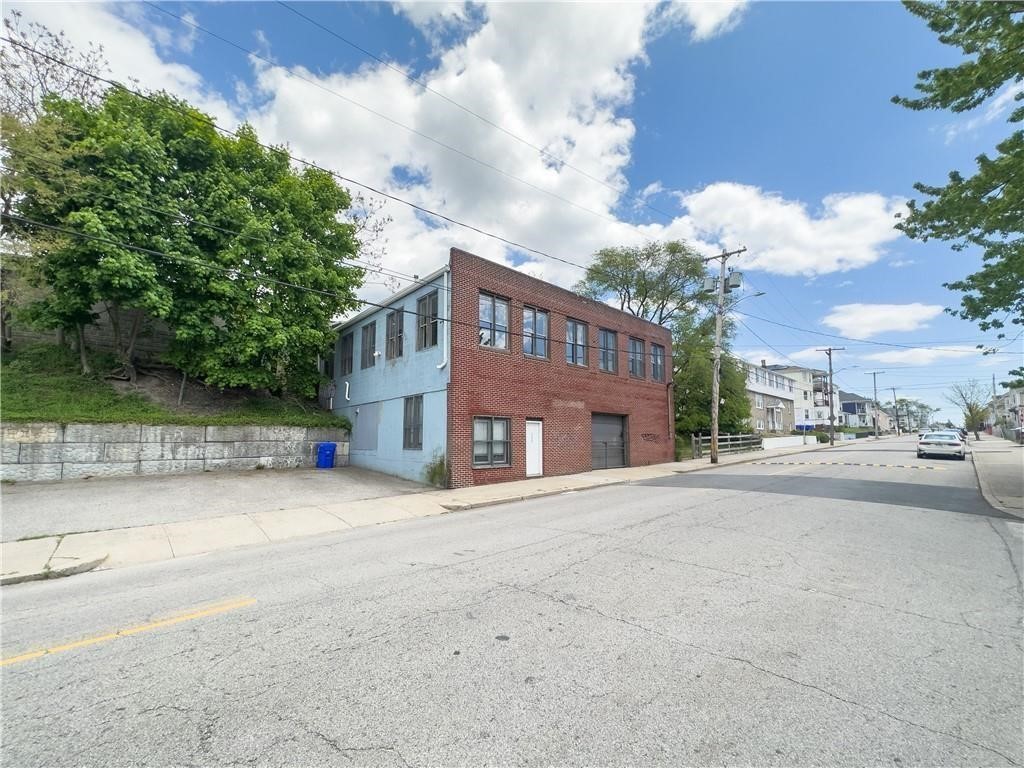 325 Illinois St, Central Falls, RI 02863