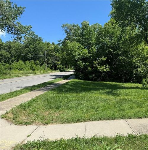 1800 E 24th St, Kansas City, MO, 64127-3706 | Card Image