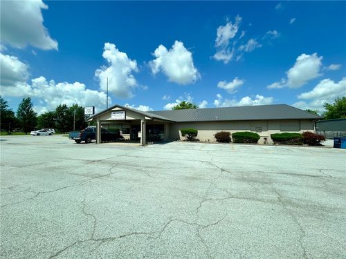 1860 W Sunset Ave, Springdale, AR, 72762-5140 | Card Image