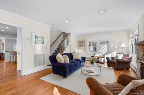 7 Poplar Rd, Larchmont, NY, 10538-1537 | Card Image