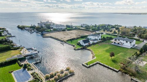 147 W Bayberry Rd, Islip, NY, 11751-4914 | Card Image