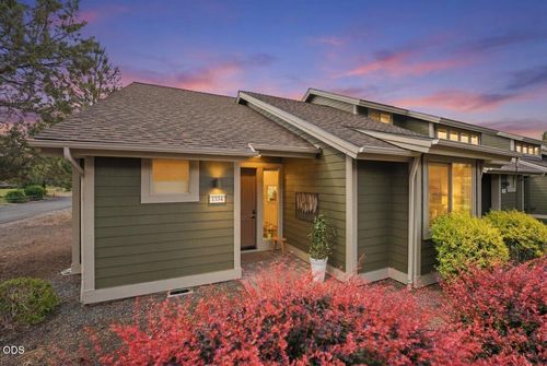 1354 Highland View Loop, Redmond, OR, 97756-7412 | Card Image