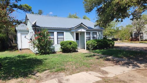 413 N Avenue D, Waelder, TX, 78959 | Card Image