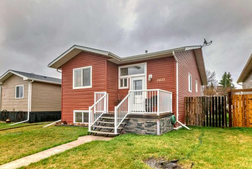 2433 Lawrence Lane, Bowden, AB, T0M0K0 | Card Image
