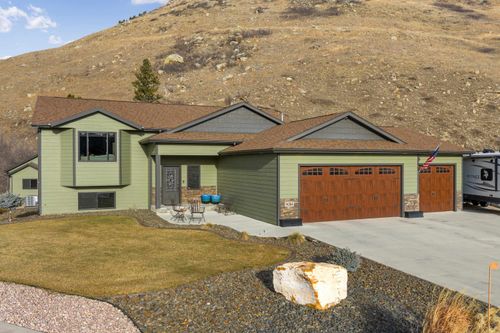 14364 Wolf Creek Ct, Summerset, SD, 57769-6216 | Card Image