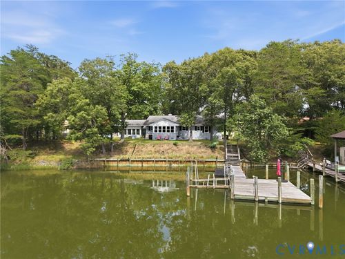 597 Harbor Dr, Reedville, VA, 22539-3611 | Card Image