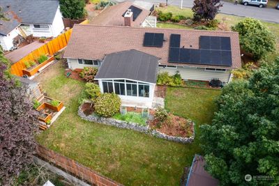 Check out that sunroom! | Image 3