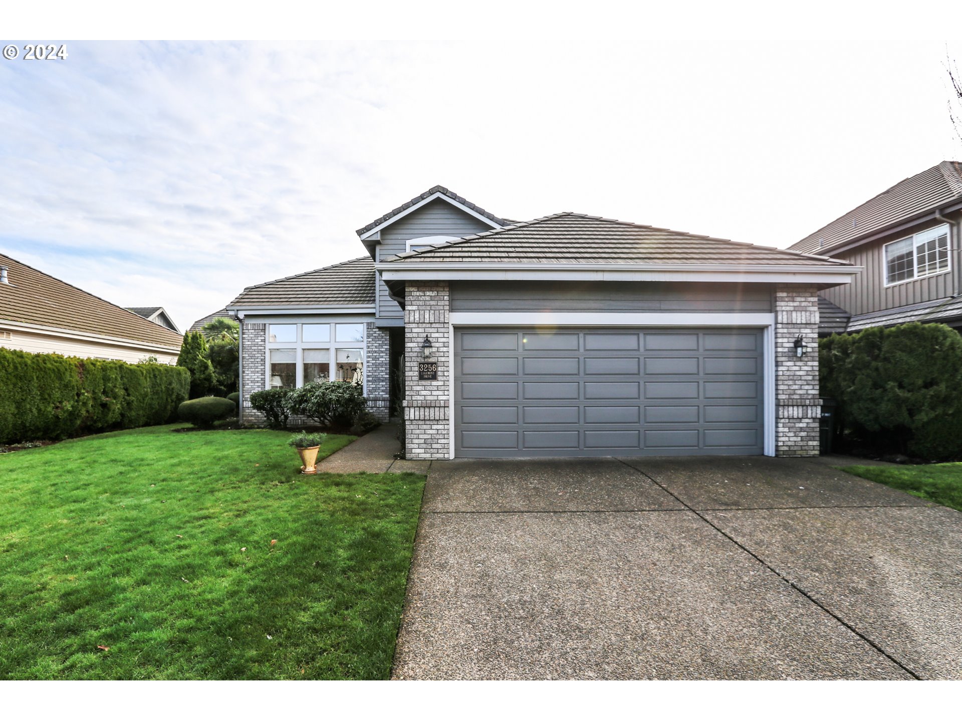 Lakemont Dr, Eugene, OR 97408