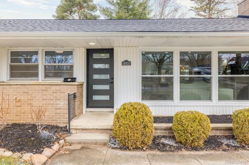 18910 Devonshire St, Beverly Hills, MI, 48025-4030 | Card Image