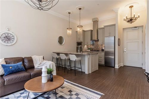 207-397 King St W, Dundas, ON, L9H1W9 | Card Image