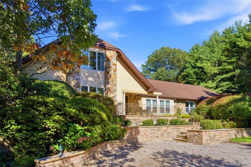 14 Sherwood Gate, Oyster Bay, NY, 11771-3810 | Card Image