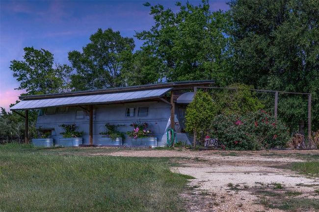 3643 Noak Rd, Home with 6 bedrooms, 4 bathrooms and null parking in Round Top TX | Image 4
