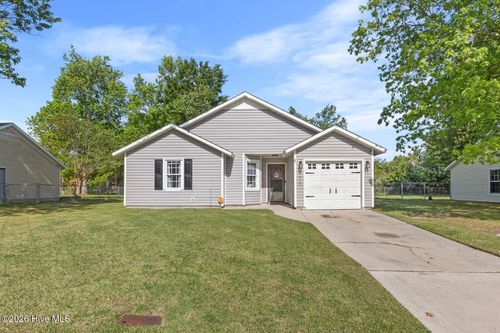 411 Hunting Green Dr, Jacksonville, NC, 28546-9132 | Card Image