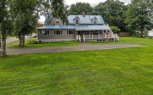 37 Penobscot Ave, Howland, ME, 04448-3732 | Card Image