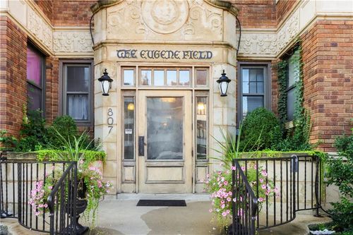 apt-103-807 48th St, Kansas City, MO, 64112-1815 | Card Image