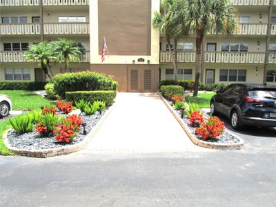 E4 - 2904 Victoria Pl, Condo with 1 bedrooms, 1 bathrooms and null parking in Coconut Creek FL | Image 1