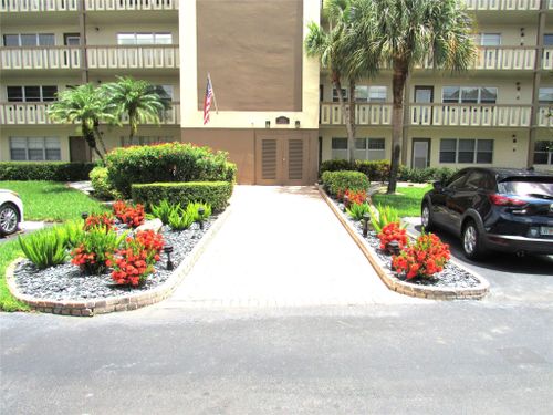 e4-2904 Victoria Pl, Coconut Creek, FL, 33066 | Card Image