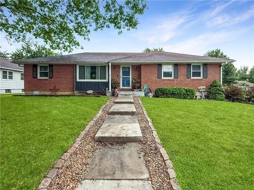 500 W 33rd St, Higginsville, MO, 64037-1833 | Card Image
