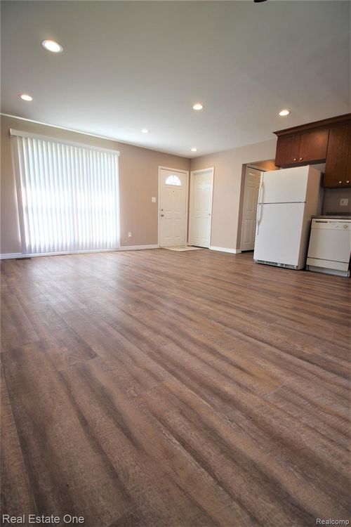 35451 Townley Dr, Sterling Heights, MI, 48312-3652 | Card Image