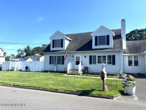2711 2nd Ave, Toms River, NJ, 08753-6176 | Card Image