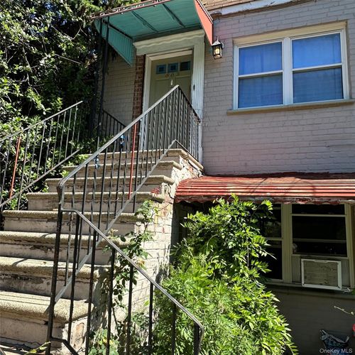 863 E 226th St, Bronx, NY, 10466-4418 | Card Image