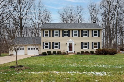 9693 Martinique Dr, Concord Township, OH, 44060-6715 | Card Image