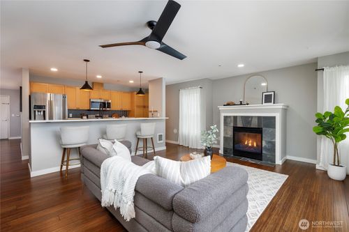 203-4409 California Ave Sw, Seattle, WA, 98116-4912 | Card Image