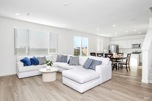 681 Shefford Dr, Vacaville, CA, 95687-7961 | Card Image