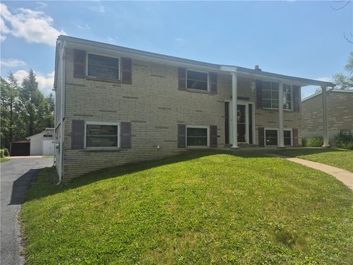 22 W Glennis Dr, Greensburg, PA, 15601-3971 | Card Image