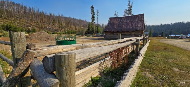 2742 Dixie Rd, Home with 9 bedrooms, 4 bathrooms and null parking in Dixie ID | Image 33