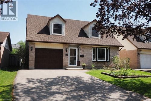 27 Scenic Wood Cres, Kitchener, ON, N2A3N2 | Card Image