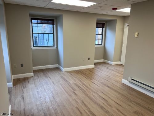 555 Goffle Rd, Ridgewood, NJ, 07450-4037 | Card Image