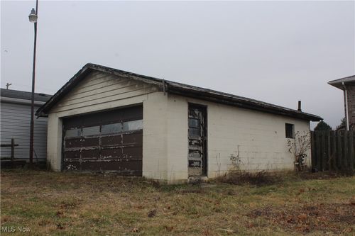 329 Rockdale Rd, Follansbee, WV, 26037-1827 | Card Image