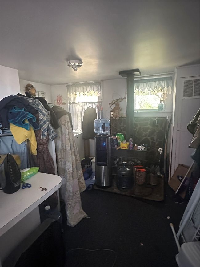 Laundry area, mud room | Image 13